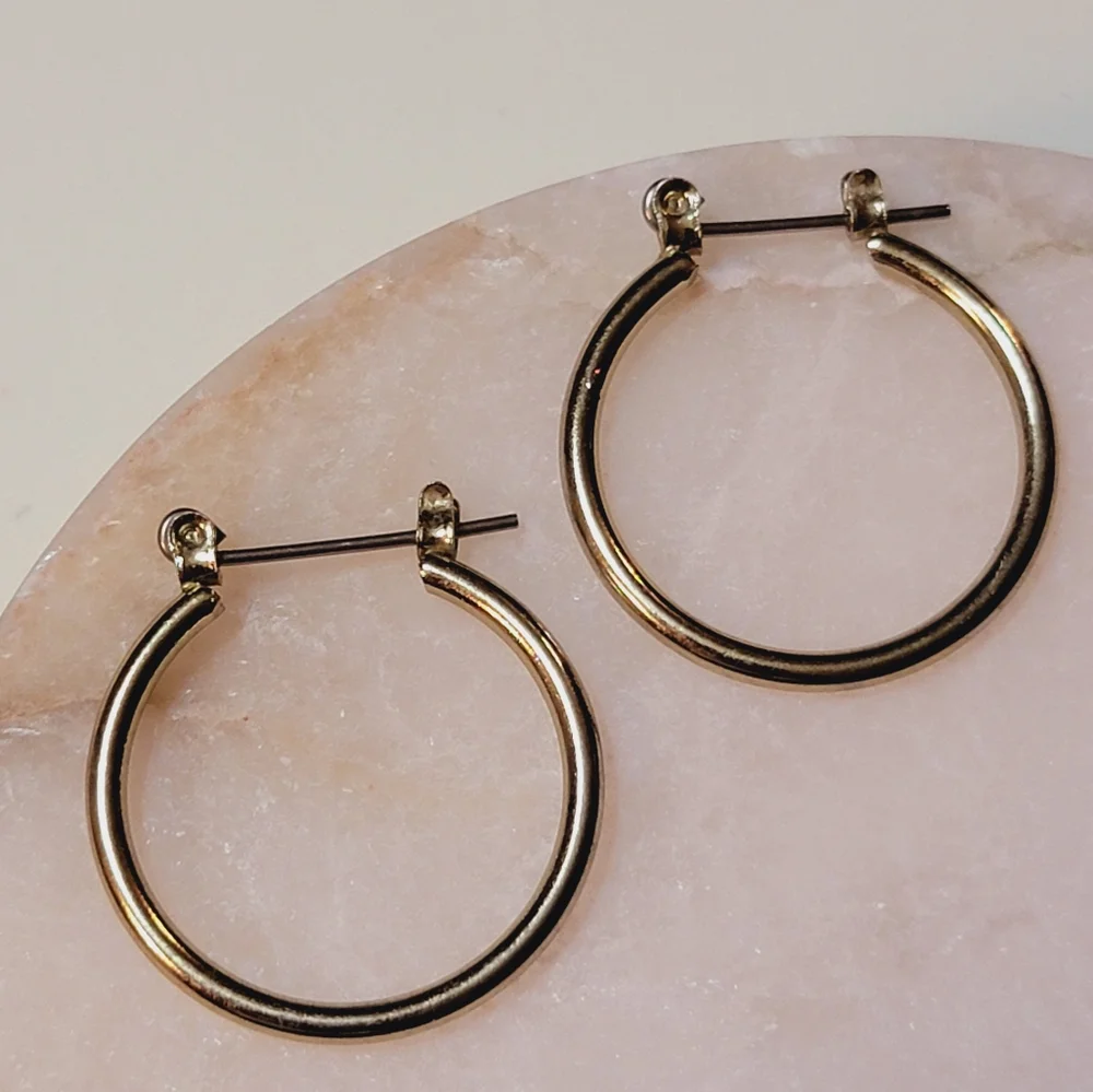 N/A hoop earrings